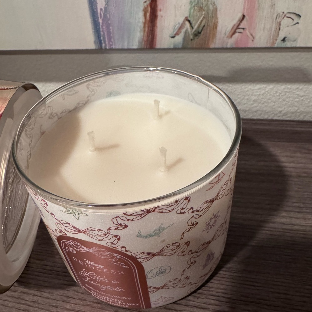 Life’s A Fairytale Candle Bath and Body Works - Picture 3 of 4